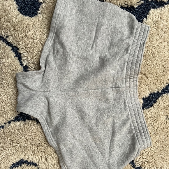 Aritzia Tna Cozy Fleece Perfect Sweat Shorts XS - Picture 3 of 3